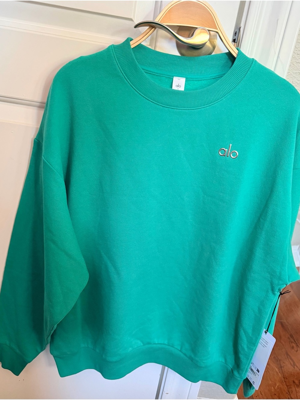 NWT Alo Women’s Accolade Spruce Green Crewneck Sweatshirt